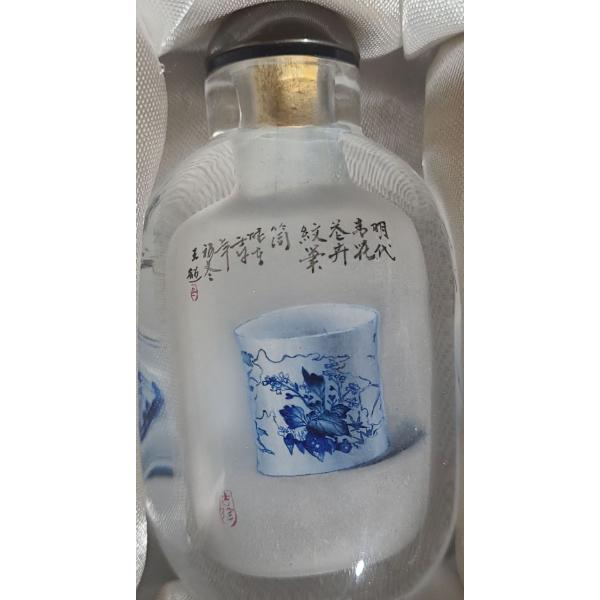 Wang Xisan Ji School Reverse Painting of a Teacup Snuff Bottle