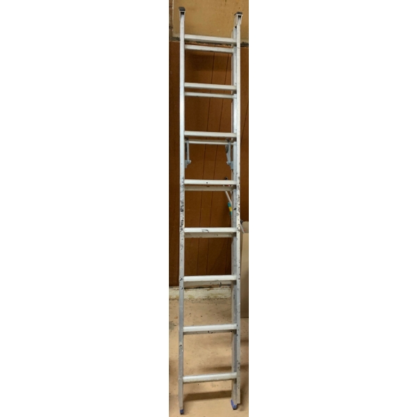 Large Extendable 8 Rung Ladder 