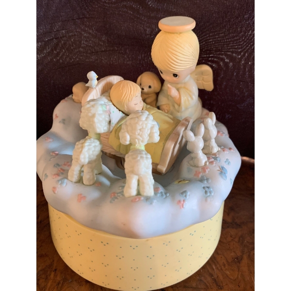 Precious Moments 'Jesus Loves Me' Music Box (5.5T) Plus Suncatchers By Elnor Stained Glass 
