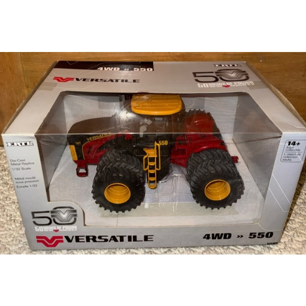 New Collectible Ertl 1/32 Scale Versatile 550 4WD Tractor