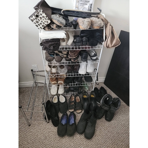 Shoe Racks and Women's Footwear Sizes 8/9