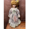 Image 4 : Gorgeous Porcelain Doll Collection, 5 Pcs - Tallest is 18T 