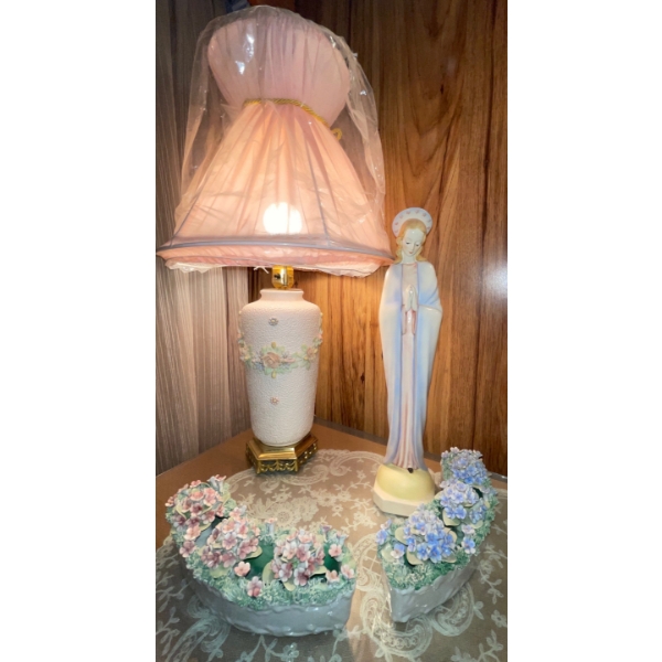 Vintage Ceramic Italian Little Girl Table Lamp w/ Statue & More Decor  25"tall lamp