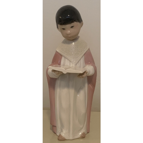 LLADRO Porcelain Alter Boy in Salmon Colored Robe 6T