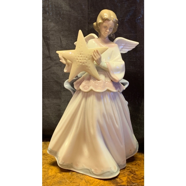 LLADRO Porcelain 'Angel of Stars Tree Topper 7T'