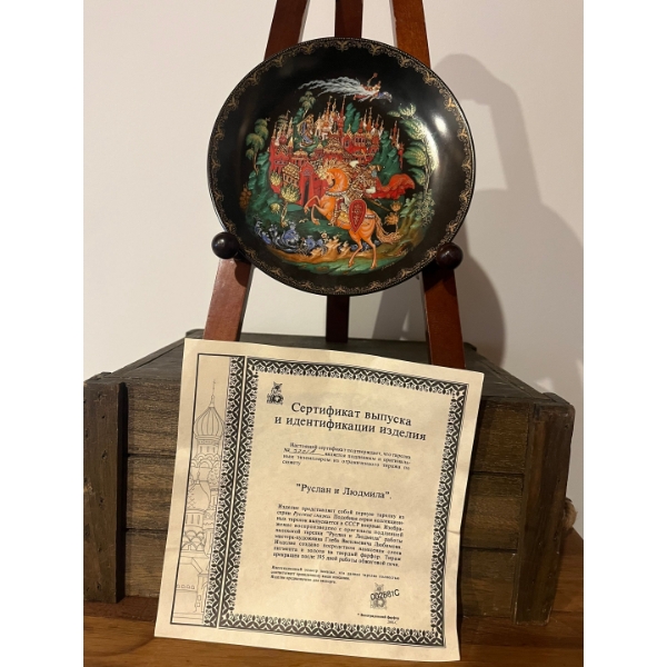 2 Collectors plates In Beautiful condition hand painted with original certificates .