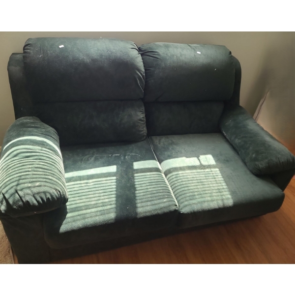 Hunter Green Two Seat Sofa w/ Pull Out Sleeper 62 W, 40 D, 34 T 