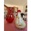 Image 2 : hand blowen glass, chicken and beautiful hand blowen red vase very intricate designs in great condit