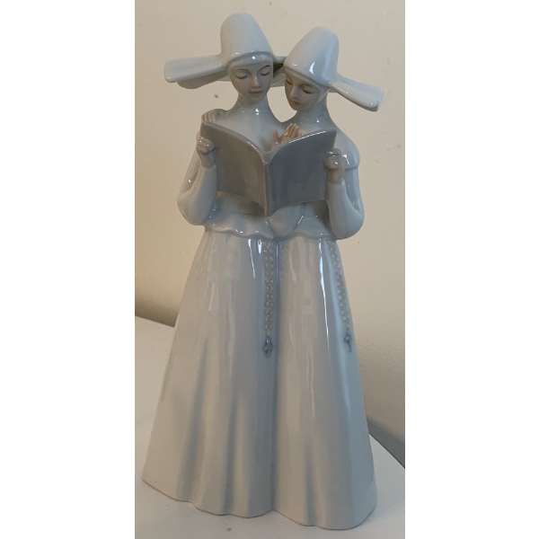  Porcelain JR International  Nuns - 8T 