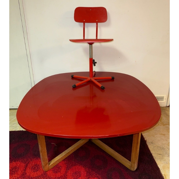 Playroom Round Table w/ 1 Chair 49"Diameter