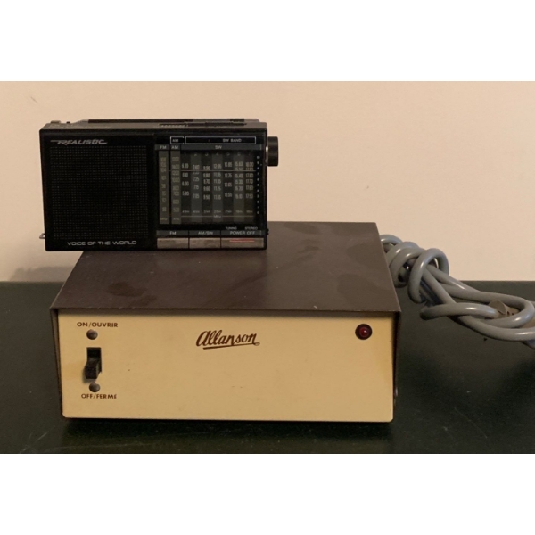 Antique Allanson 1261-3 w/ Realistic Voice Of The World DX432
