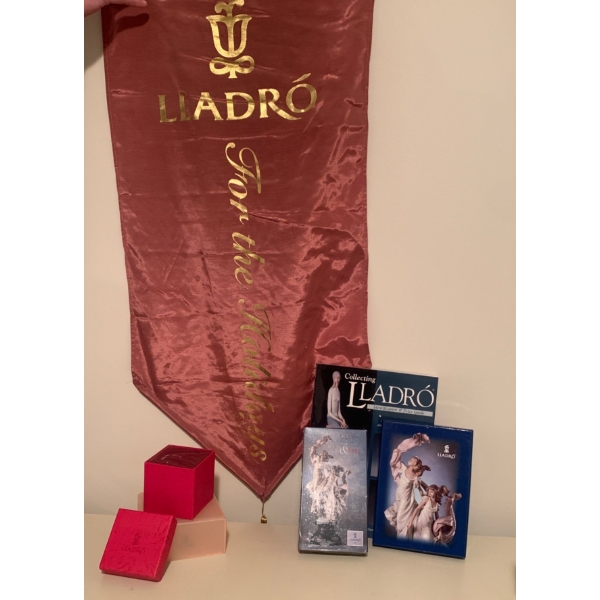 LLADRO Porcelain Collectables - Fragrant Candle Set Family Album Price Guides