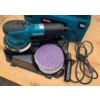 Image 4 : Makita Random Orbit Sander With Multiple Sanding Disks and Carry Case