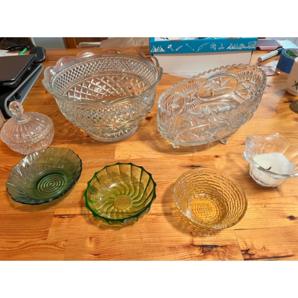 vintage crystal footed bowl, vintage Anchor Hocking Wexford Pattern pressed glass footed large fruit