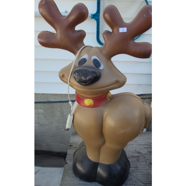 Outdoor Holiday Decor- Reindeer 11 X 8 Base, 27 T 