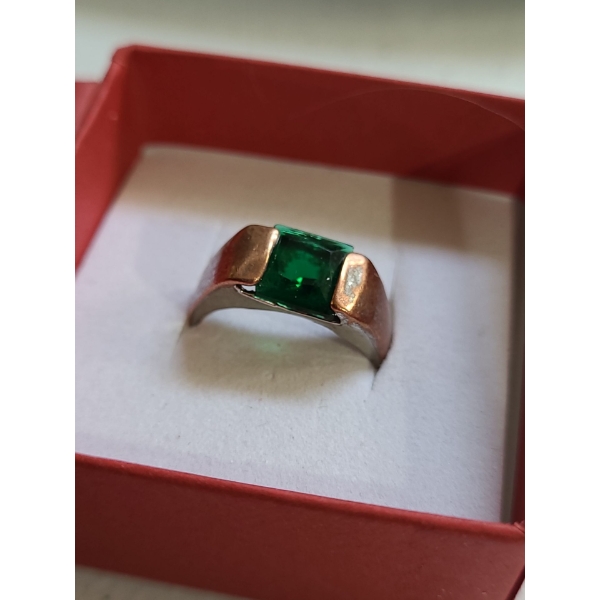 Costume Ring w/ Green Stone 2.8 gram (Total Weight) Silver Finish Worn Showing Copper (No Stamp)