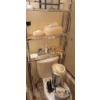 Image 1 : Assorted bathroom decor