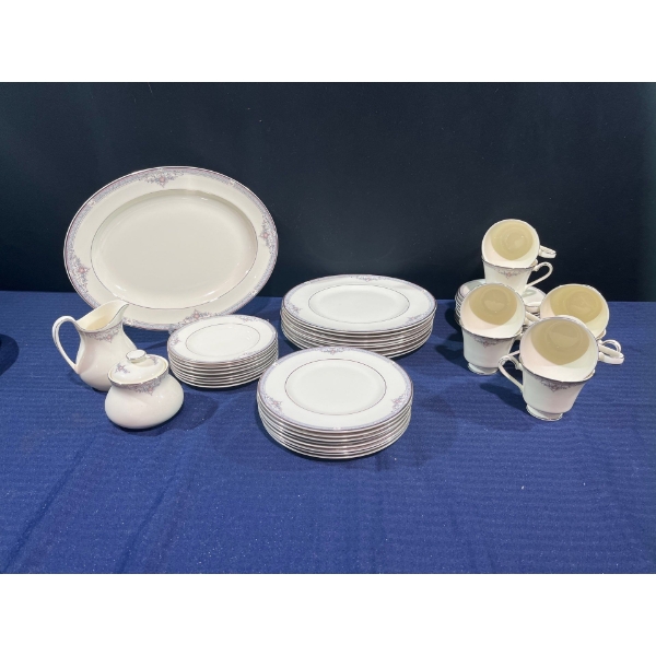 Royal Doulton Jillian 8 Full Placesettings