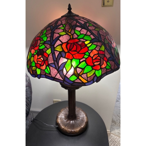 Lovely Heavy Tiffany Style Lamp - 28T 