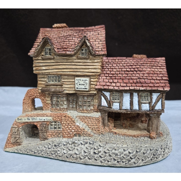 Hand Carving 'Market Street' By David Winter 