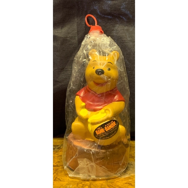Pooh Bear Vintage 'I Am a Bank' Piggy Bank Figurine - 6T 