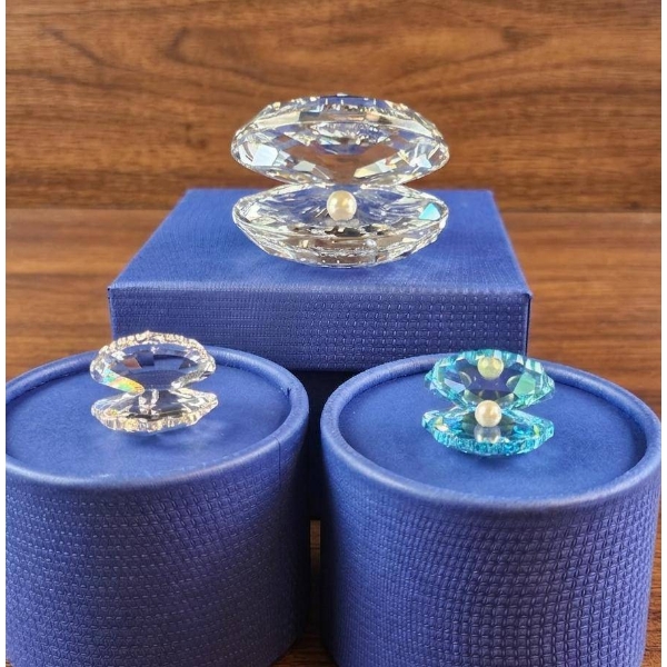 Three Faceted Crystal Clamshell Figurines With Faux Pearls