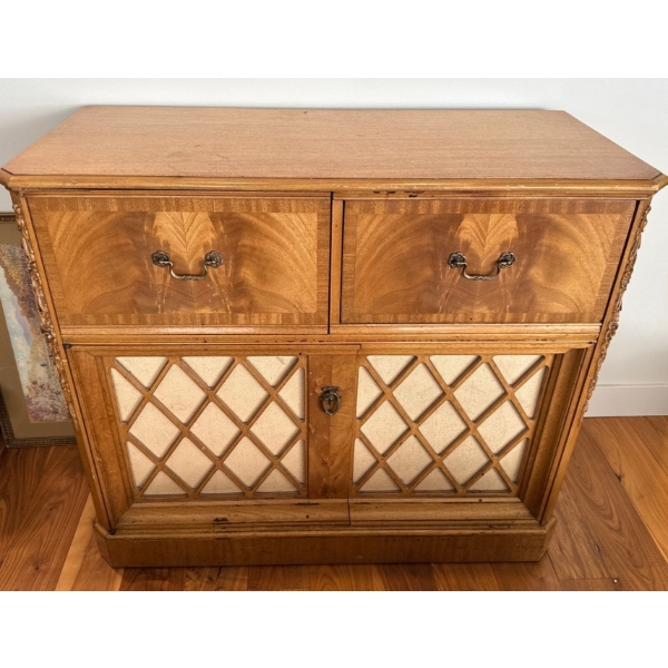 Vintage Electrohome Radio Phonograph Entertainment Console w/ Assorted Classical Records
