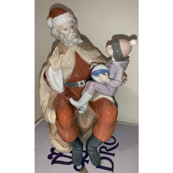 Lladro Porcelain Santa w/ Child Figurine 7T 5711