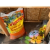 Image 4 : Large Garden Set - Soil, Seed Starters, Pots, Decorations and More! 