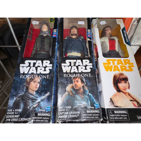 NEW Star Wars Collectable Figurines 9T (3) 