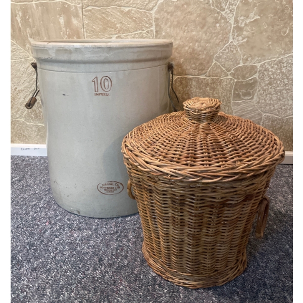 Antique Medalta 10 w/ Snake Charmers Basket 13T
