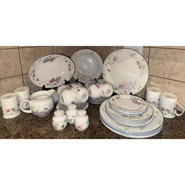 Beautiful Studio Nova China Dish Set - Fleur Pattern (Discontinued)