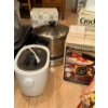 Image 5 : Large Kitchen Lot Including Crockpot, Ice Cream Maker, Dishes and More