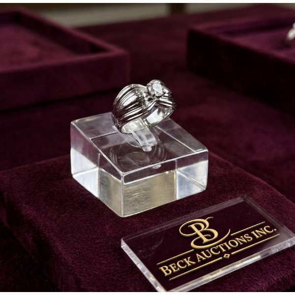 -18K White Gold Ring with 0.6ct Diamond - 9.61 Grams - SZ 7