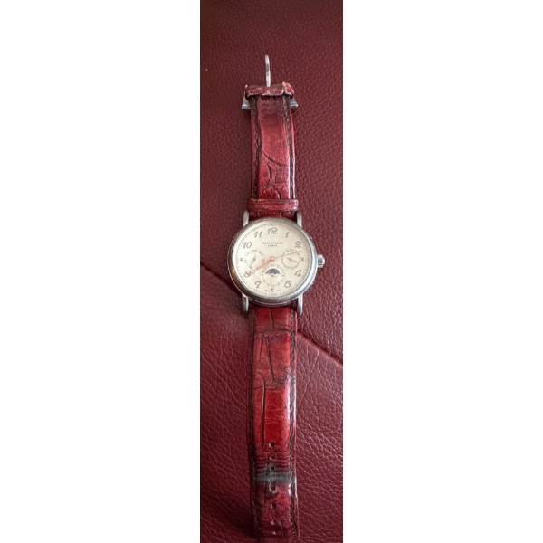Patek Phillipe  Replica, Leather Band Watch, Moves When Shaken 
