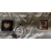 Image 6 : Decorative Lot with Owl Canvas, Glassware, Jewelry, and Collectibles
