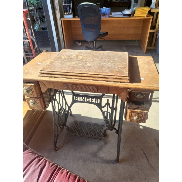 Singer Sewing Desk and Machine