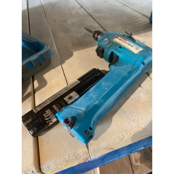 Makita Cordless Drill and Circular Saw Set with Charger and Case