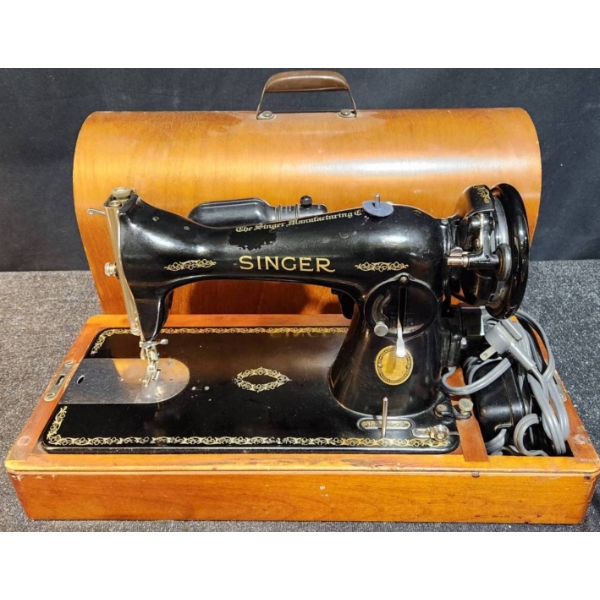 Singer Sewing Machine Model BAJ3-8 With Wooden Carry Case