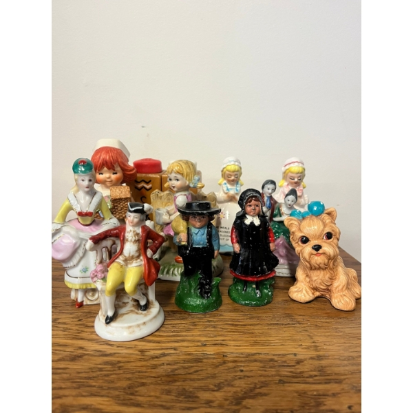 Collection of salt and pepper shakers, also with mini figurines. 