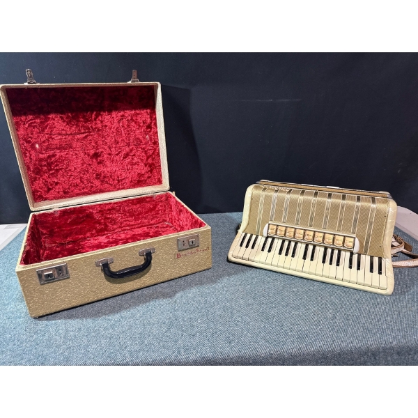 Vintage Hohner Tango VM Accordian