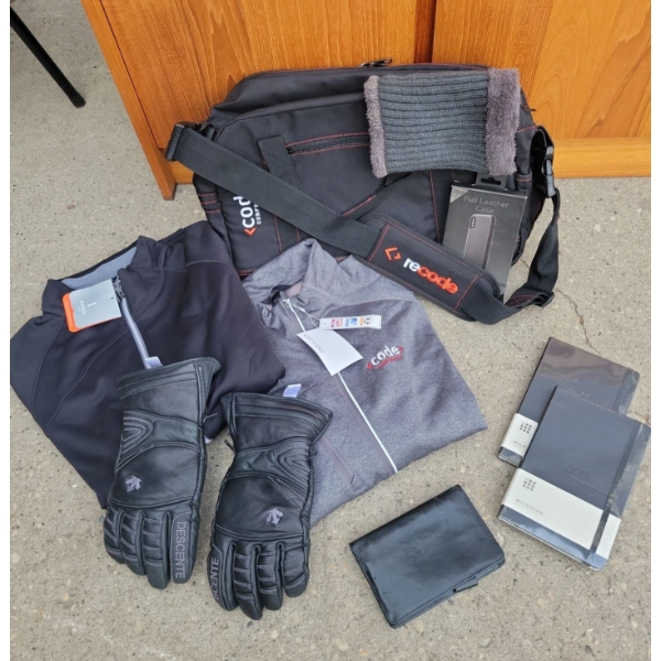 Men's Outerwear Size XL Laptop Bag Warm Gloves Fur Lined Scarf Leather Bill Fold 