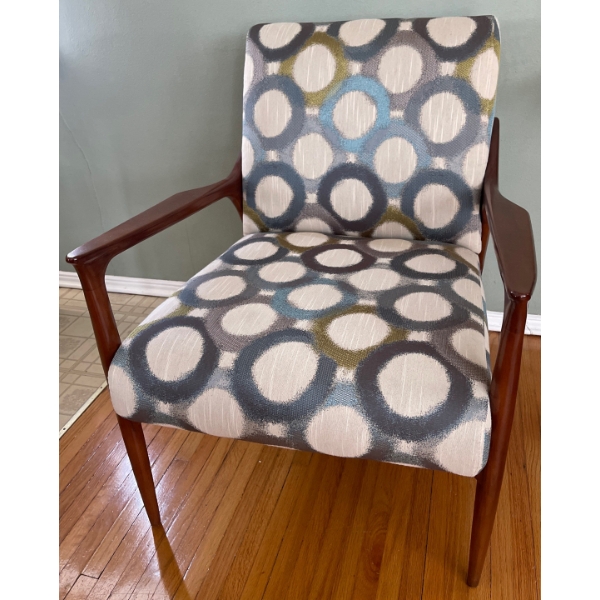 Sturdy Accent Chair W/ Circle Pattern 29"w 26"d 44"tall