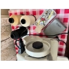 Image 2 : Deluxe, super zigzag, Titan, sewing machine with extra thread spindles, thread holder, in great work