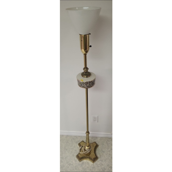 Brass lamp with glass shade and porcelain paisley insert - 10W, 59T