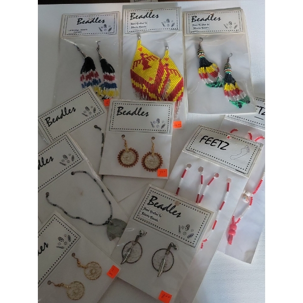 XBOX 360 Gaming Console w/ 2 Controllers & 3 Games Mo.XBX360