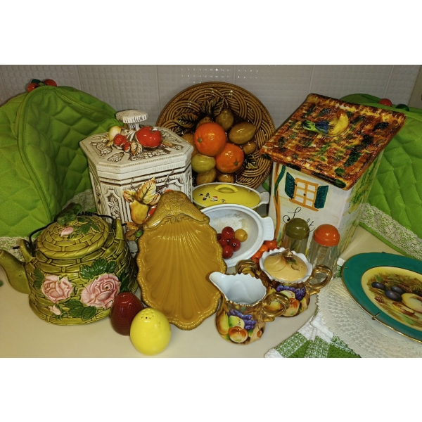 Vintage Collectible Household Glassware & Containers  Cookie Jars, Kettle, & More!