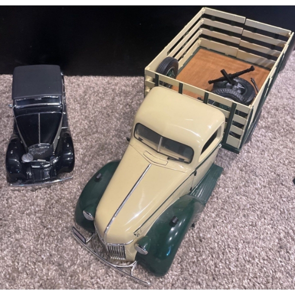 Badly Broken Truck and 1939 Maybach Zeppelin 1:24 Scale 