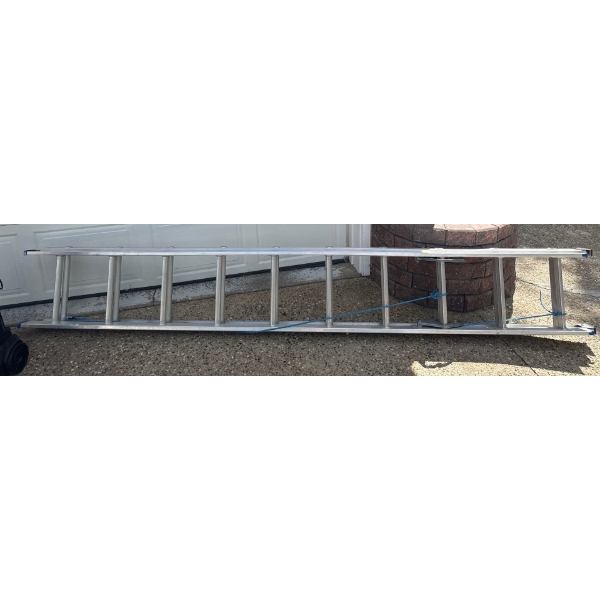 10 Ft Aluminum Extension Ladder ( Extends 20 Feet)