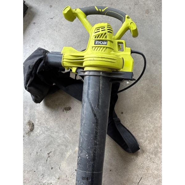  RYOBI electric leaf blower with bag working in good condition